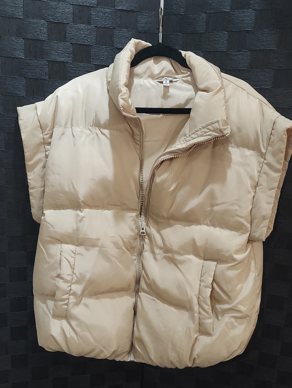 Steve Madden Puffer Vest in Beige Small Like New